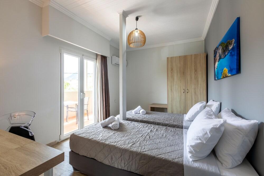 Arkadianos Aparthotel Agios Sostis  Buitenkant foto